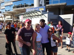 Ex St George, Brisbane, Queensland and Australian Rugby League representative, Wendell Sailor with fans.  He also played Rugby Union for the NSW Waratahs and the Australian Wallabies. 